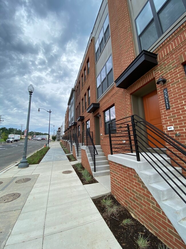 Building Photo - 5515 South Dakota Ave NE