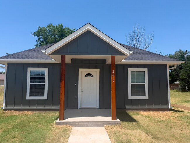 Building Photo - New Construction with Stylish Design & Fenced Backyard in Lawton