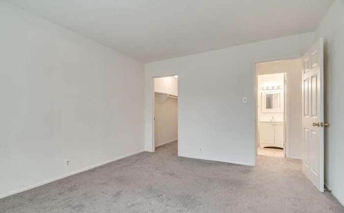 Bedroom - 3700 N Rosser St