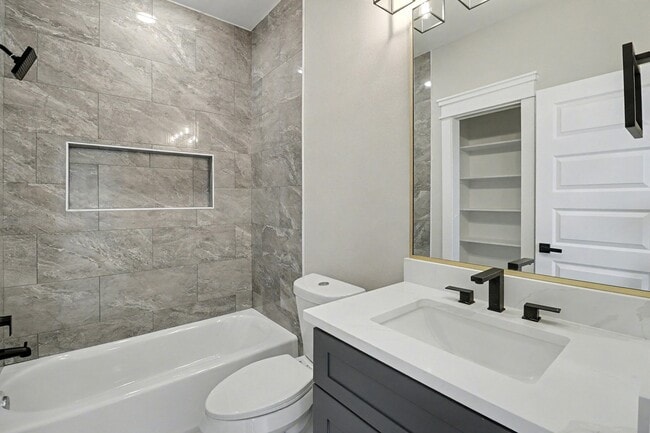 Building Photo - 5000 Higgins St