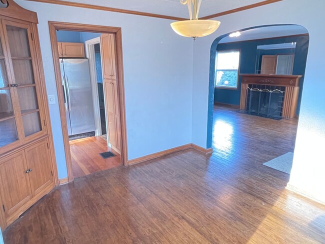 Building Photo - Concordia 3 bedroom, 1 1/2 bath house with...