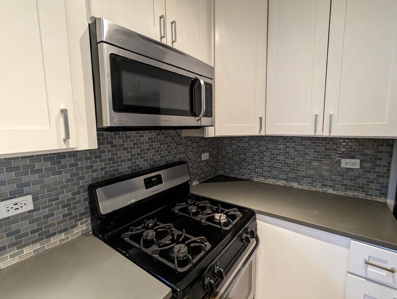 Building Photo - 2329 N Rockwell St