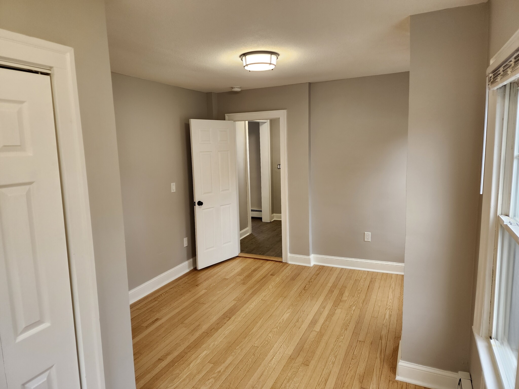 Back Bedroom - 52 Meadow St