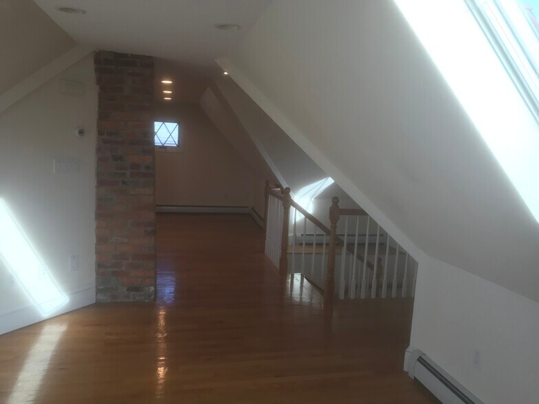 Building Photo - 4 Phillips Rd