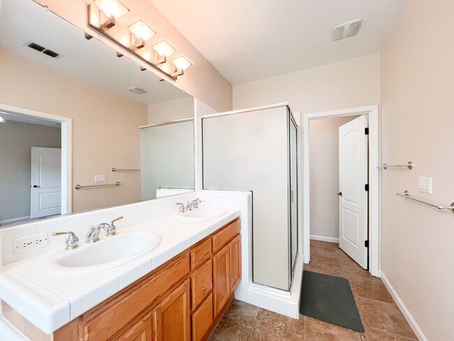 Building Photo - West Sacramento Gem with 3 Bedrooms & 2 Ba...