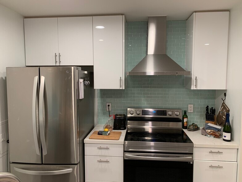 Building Photo - 1230 N Sweetzer Ave