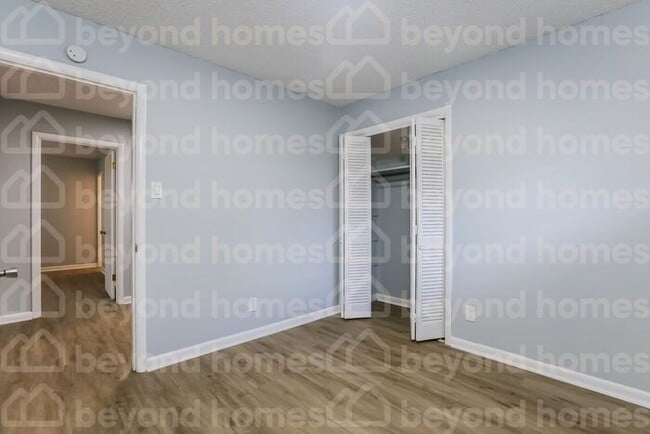 Building Photo - Beautifully renovated home with 3 bedroom ...