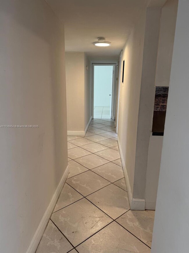 Building Photo - 13700 SW 62nd St