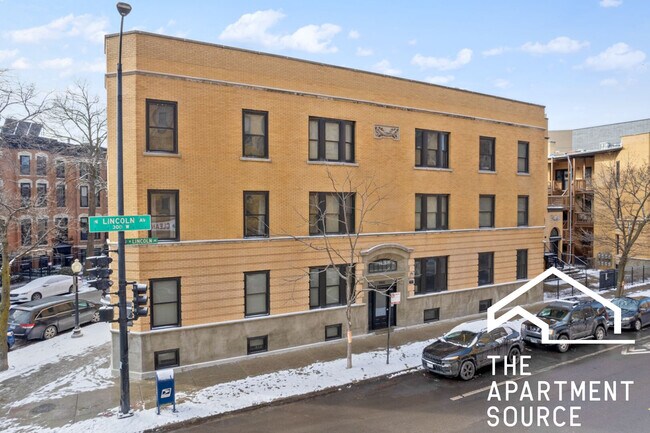 Building Photo - 1916 N Lincoln Ave
