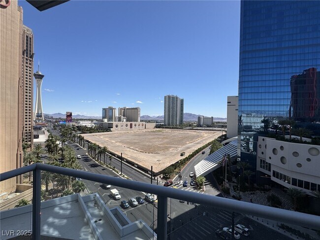 Building Photo - 2700 S Las Vegas Blvd