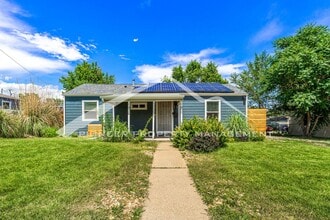 Building Photo - Charming single family home with fully fenced yard