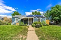 Building Photo - Charming single family home with fully fenced yard