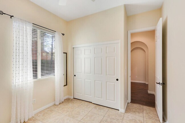 Building Photo - Summerlin Vistas Pool Home w/ Bed and Bath...