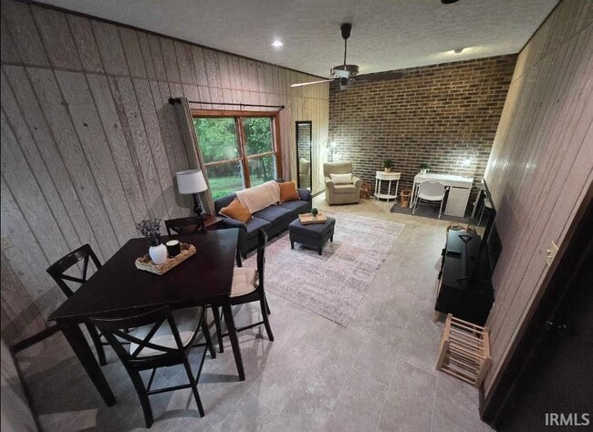 Building Photo - 1632 Sycamore Ct