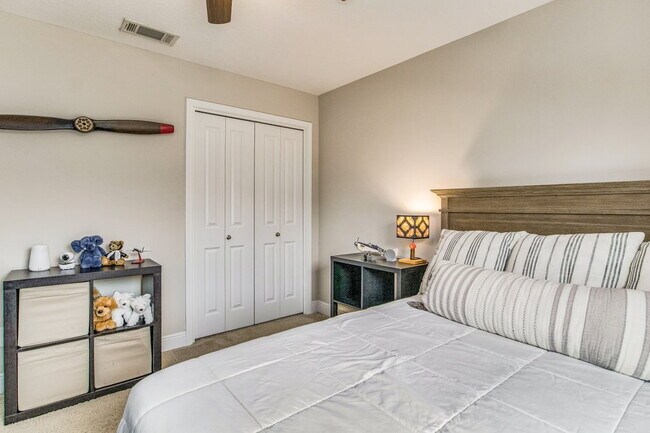 Building Photo - Bright and beautiful home in Windward Cove...