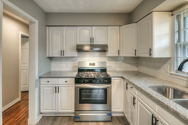Building Photo - 5415 Poppleton Ave