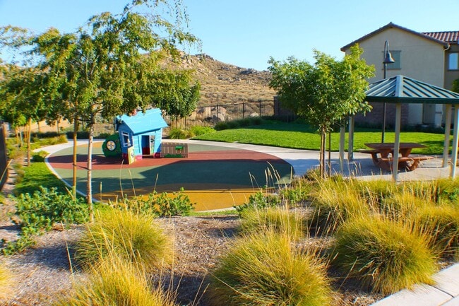 Building Photo - Hyde Park Gated Community with Resort Like Amenities