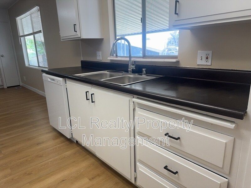 Building Photo - 25961 Leila Dr