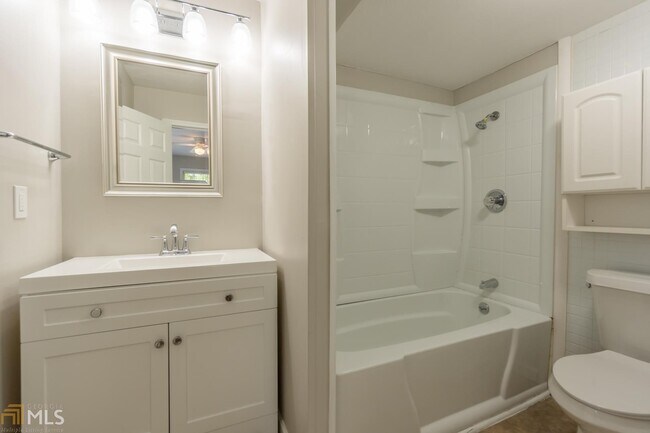 Building Photo - 3097 Colonial Way