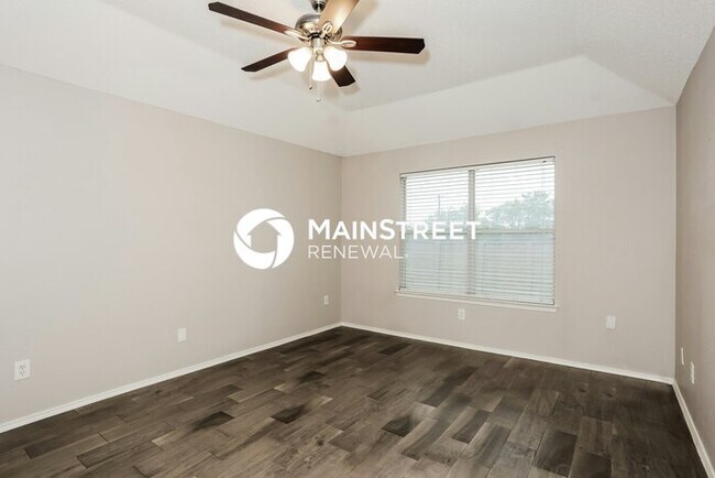 Building Photo - 3 Bedroom Pet-Friendly Home in Burleson, TX with Main Street Renewal