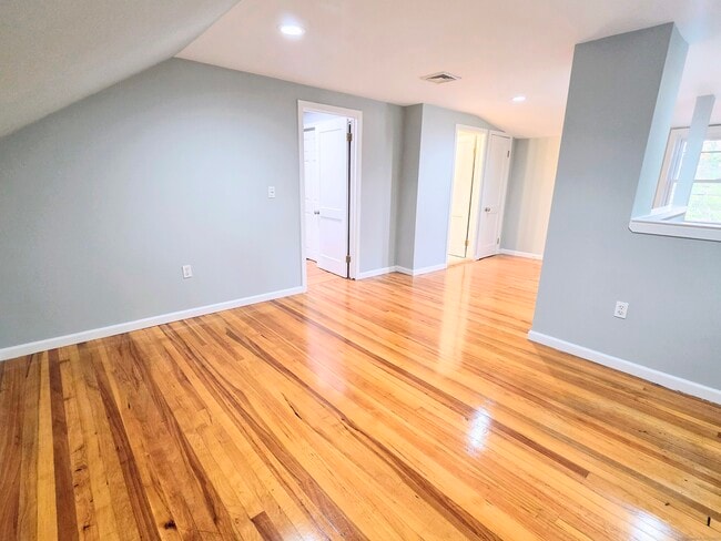 Building Photo - 62 Pond Point Ave