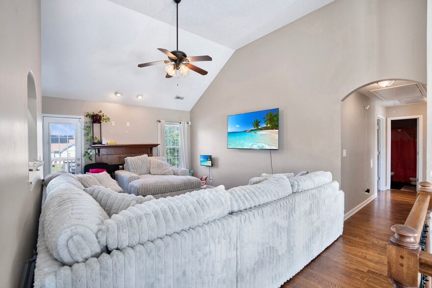 Building Photo - 1213 Chinook Cir