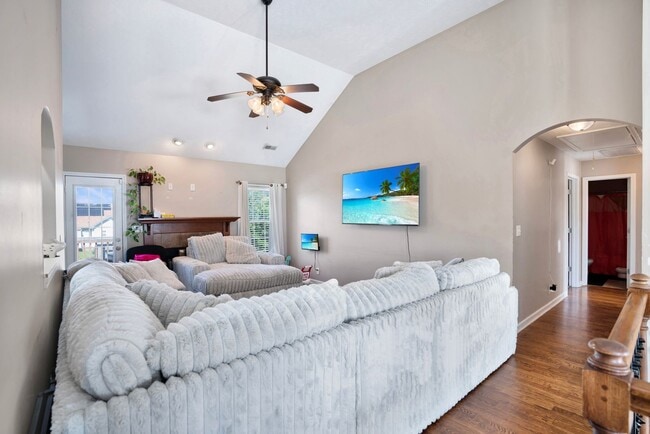 Building Photo - Welcome to Chinook Haven – Your Spacious R...