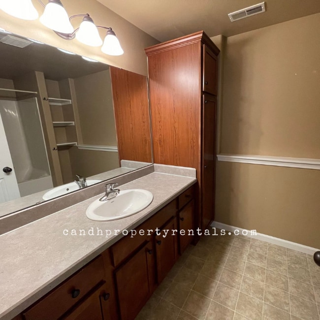 Building Photo - 1053 Picador Way