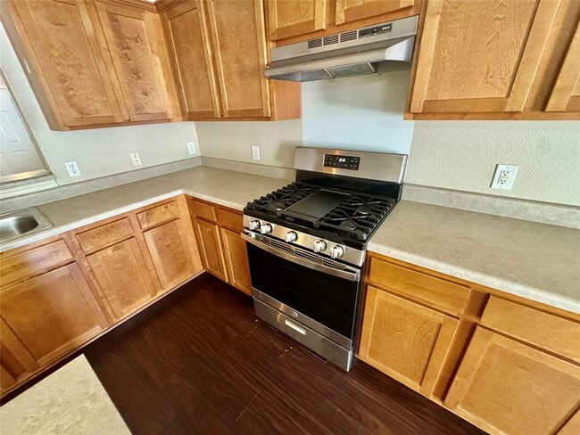 Building Photo - 295 Strawn