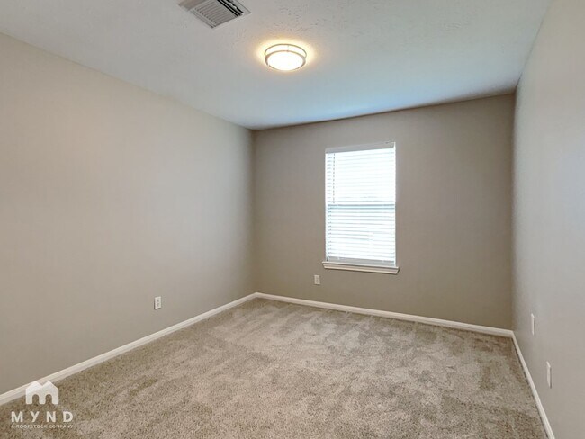Building Photo - 14906 Sparks Ct