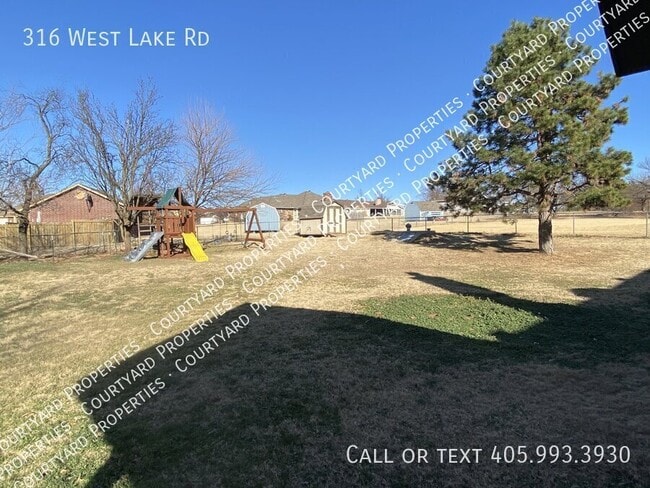 Building Photo - 316 W Lake Rd