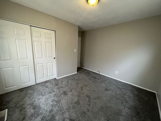 Building Photo - Cozy 3 Bed, 1 Bath Home!