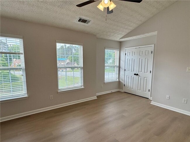 Building Photo - 673 Kenridge Dr