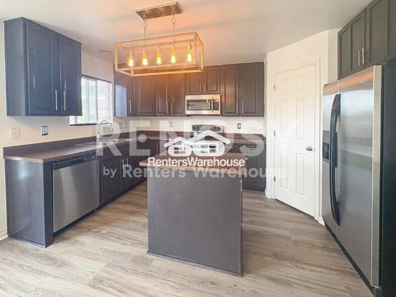 Building Photo - 12674 Jersey Cir E