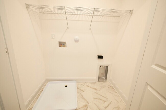 Building Photo - 13868 Randolph Pond Ln