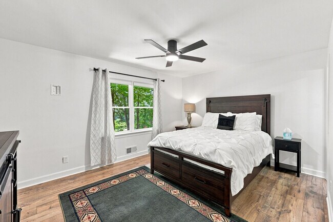 Building Photo - 4225 Twin Rivers Dr