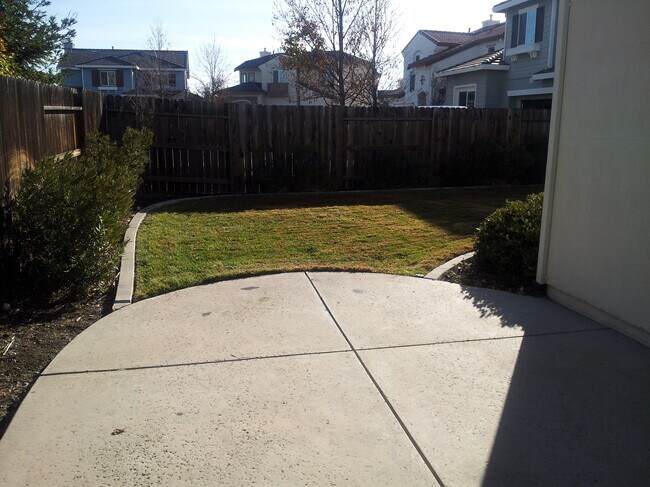 Building Photo - 1945 Glenveagh Ln