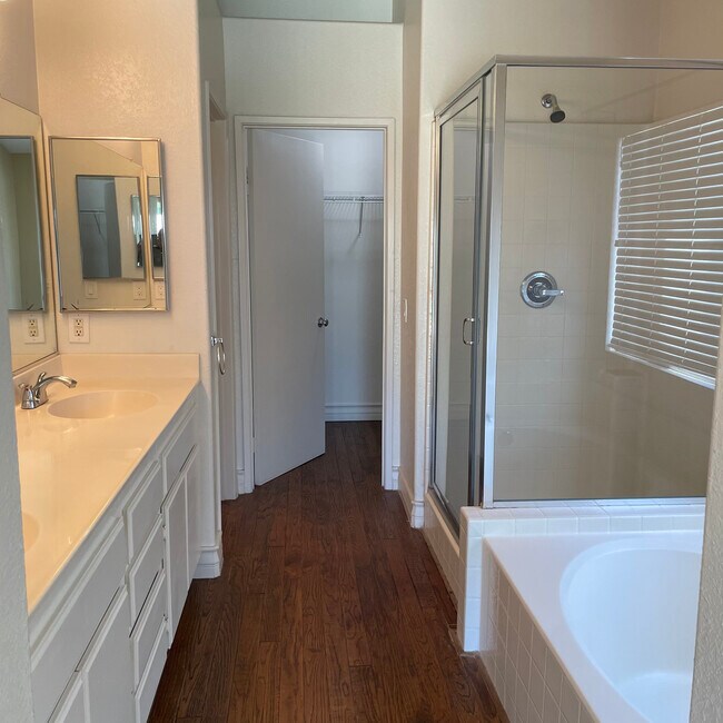 Master bath - 36155 Bergen St