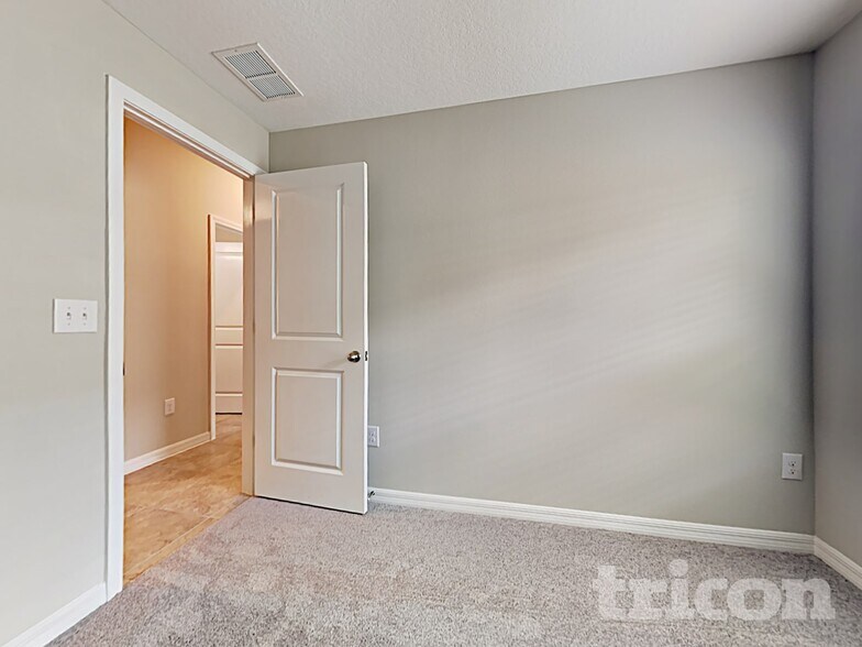 Building Photo - 1618 Broad Winged Hawk Dr