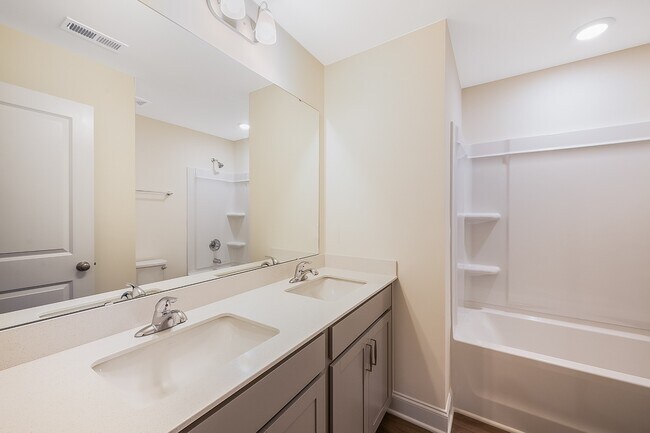 Building Photo - 3 Bedroom Townhome with Garage Angier