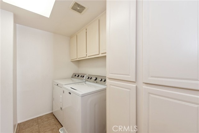 Building Photo - 22 Moonstone