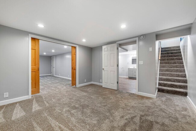 Building Photo - Beautiful 3/4 bed 2 bath home in East Moline!