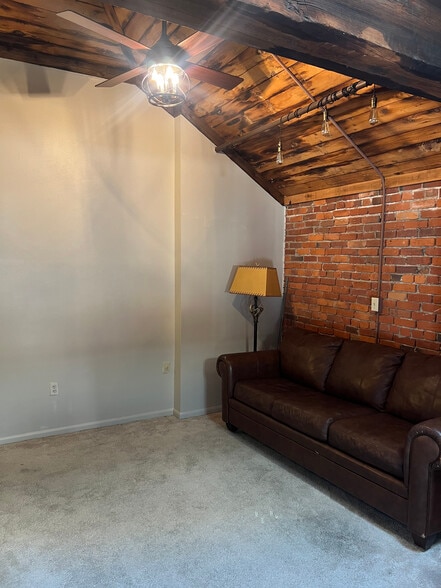 Building Photo - 51 W Blenkner St