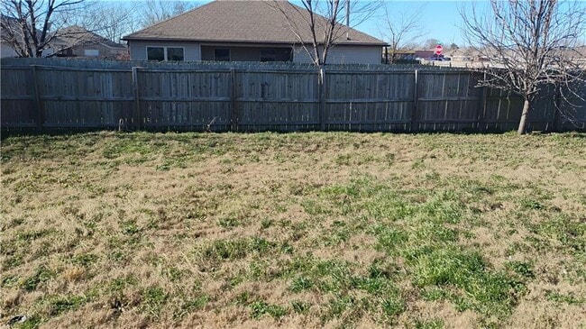 Building Photo - 100 Willow Dr