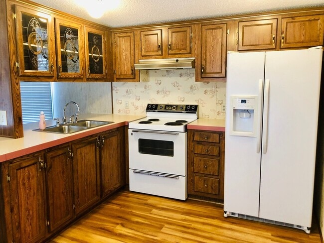 Building Photo - MOVE-IN READY! NO HUD OR SECTION 8