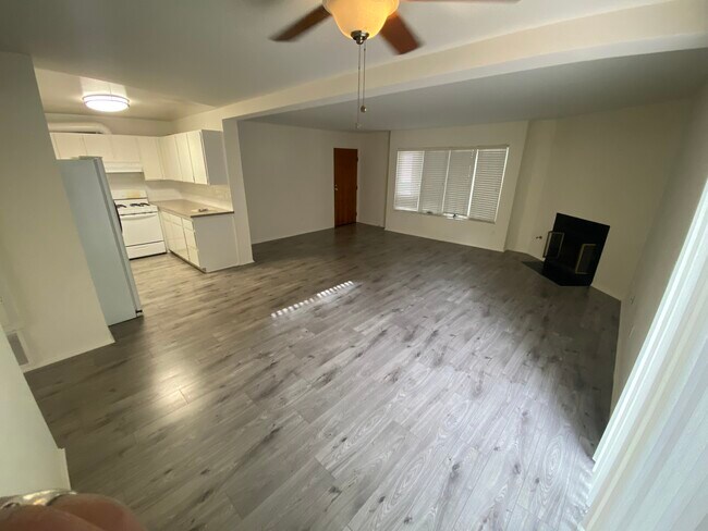 Building Photo - 1117 Havenhurst Dr