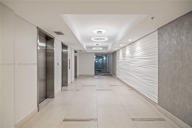 Building Photo - 3001 S Ocean Dr