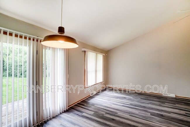 Building Photo - 3162 Kylemore Rd