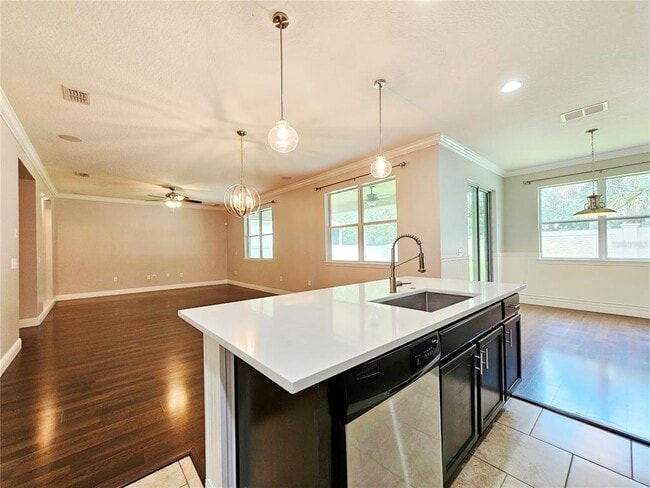 Building Photo - 11867 Verrazano Dr