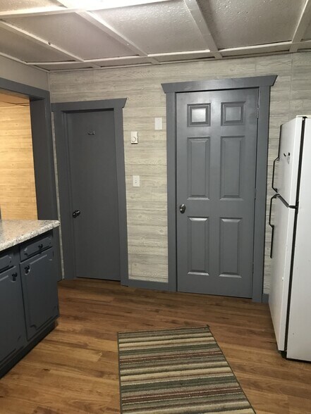 Building Photo - 603 12 St NW